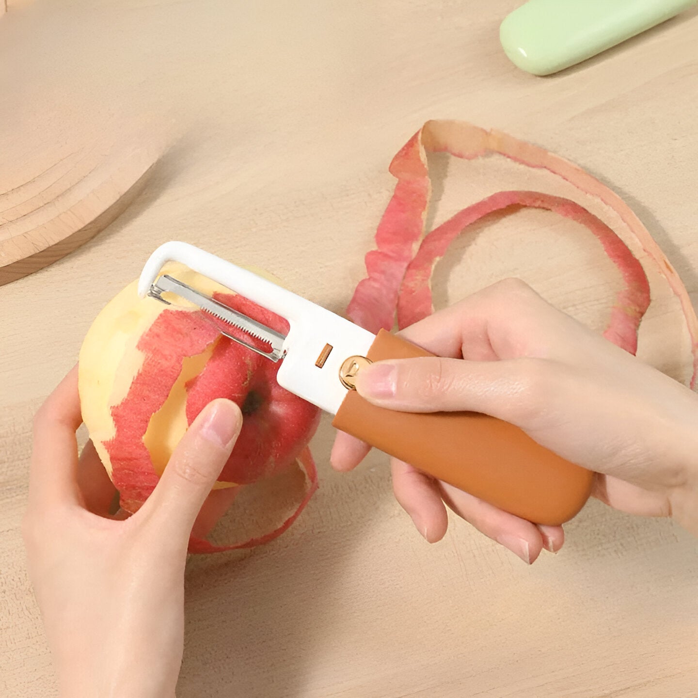 Portable 2-in-1 Knife & Peeler – Sharp, Compact & Versatile!